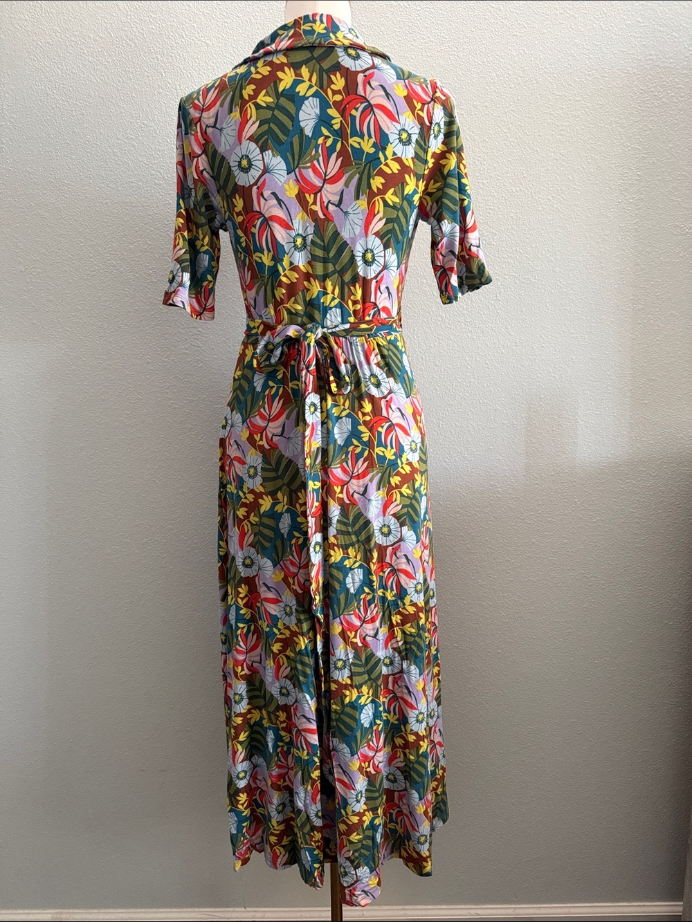 Boden Floral Faux Wrap Midi Dress | Tropical Print Tie Waist | US 4R - Picture 2 of 8